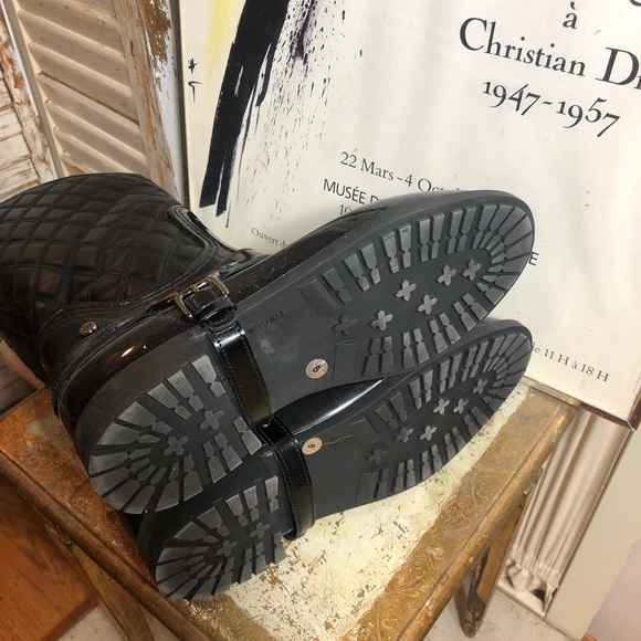 SZ 8-STUART WEITZMAN BLACK CHUNK HEEL QUILTED HEEL BOOTS - Picture 2 of 16